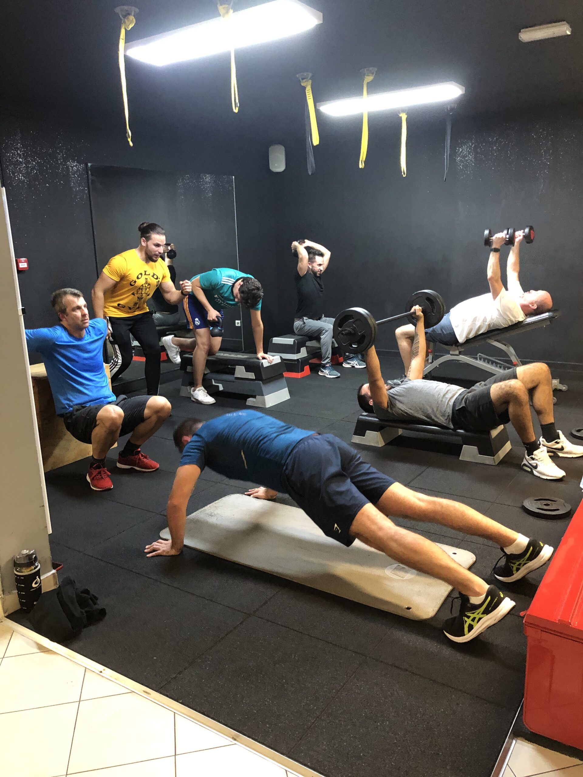 Cours en small group training à La Seyne : exercices de renforcement musculaire à La Seyne
